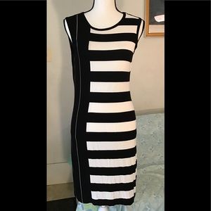 🇦🇷 Calvin Klein. BW sleeveless dress. Size 6